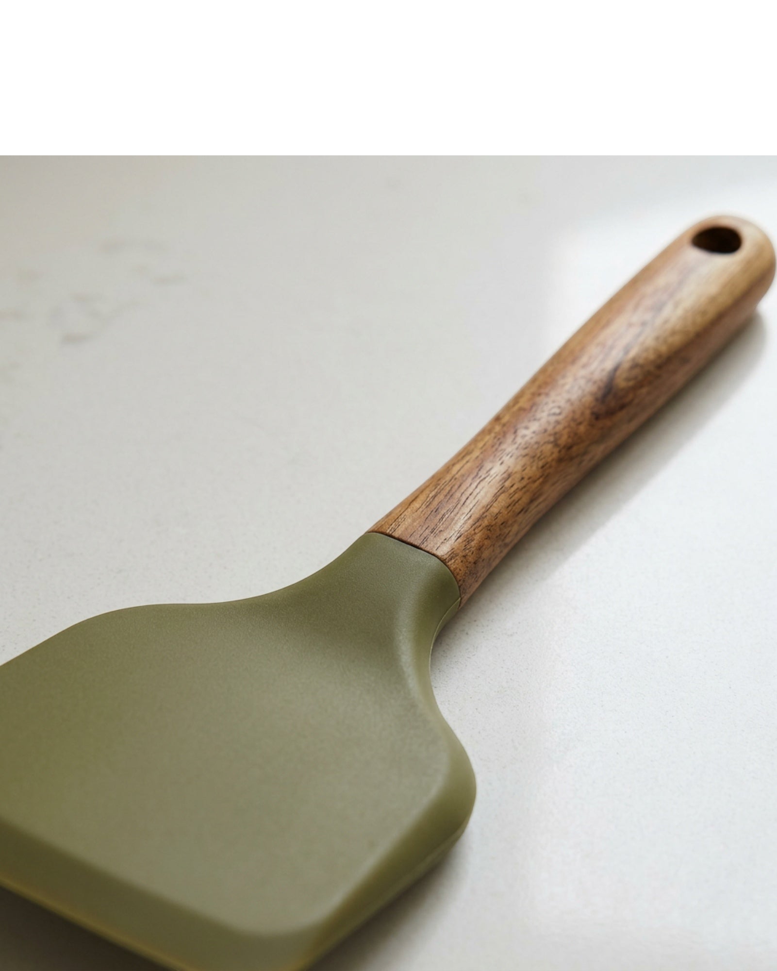 Gaue Wood-Handle Silicone Solid Turner 32 cm Olive - Detail view